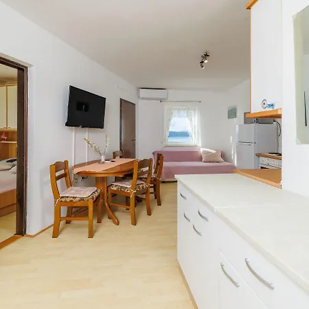 Beschauliches Nur 500 Meter Zum Mit Meerblick Und Waschmaschine * Crikvenica