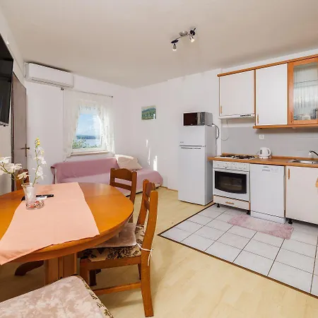 Beschauliches Nur 500 Meter Zum Mit Meerblick Und Waschmaschine * Crikvenica