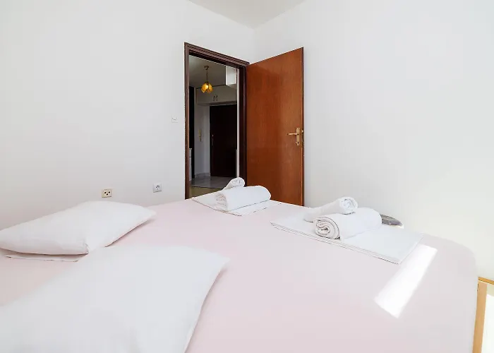 Beschauliches Nur 500 Meter Zum Mit Meerblick Und Waschmaschine * Crikvenica