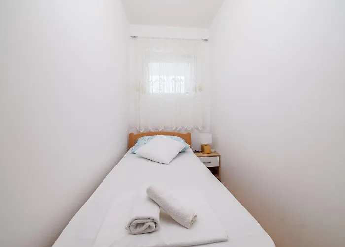 Beschauliches Nur 500 Meter Zum Mit Meerblick Und Waschmaschine * Crikvenica